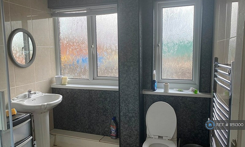 3 Bedroom Flat In Ru...