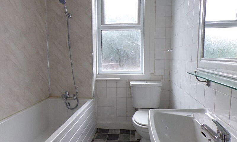 4 Bedrooms, 2 Bathro...