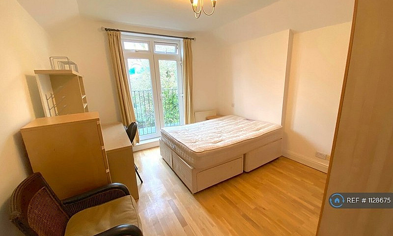 3 Bedroom Flat In We...