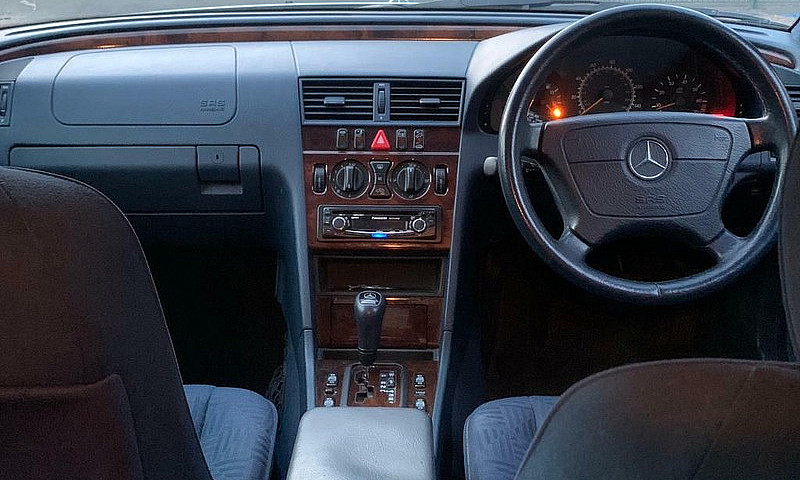 Mercedes-Benz C200 P...