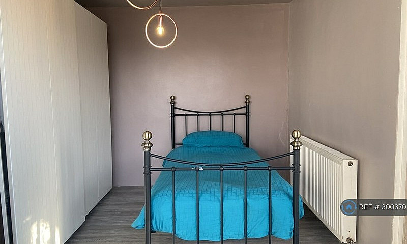 2 Bedroom House In S...