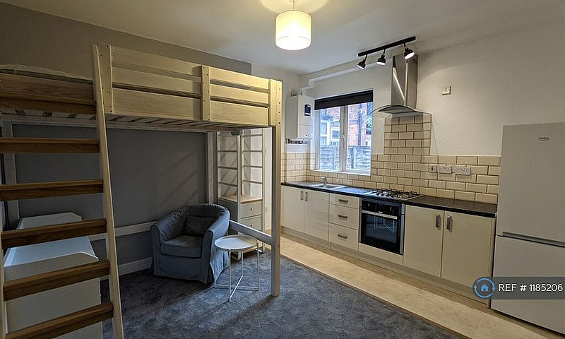 Studio Flat In Drayt...