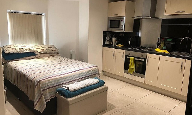 August-Studio Flat A...