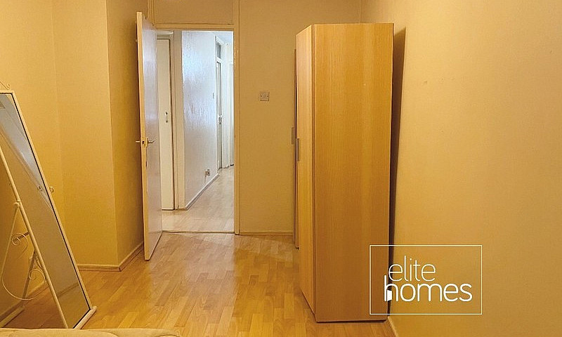 Large Double Room To...