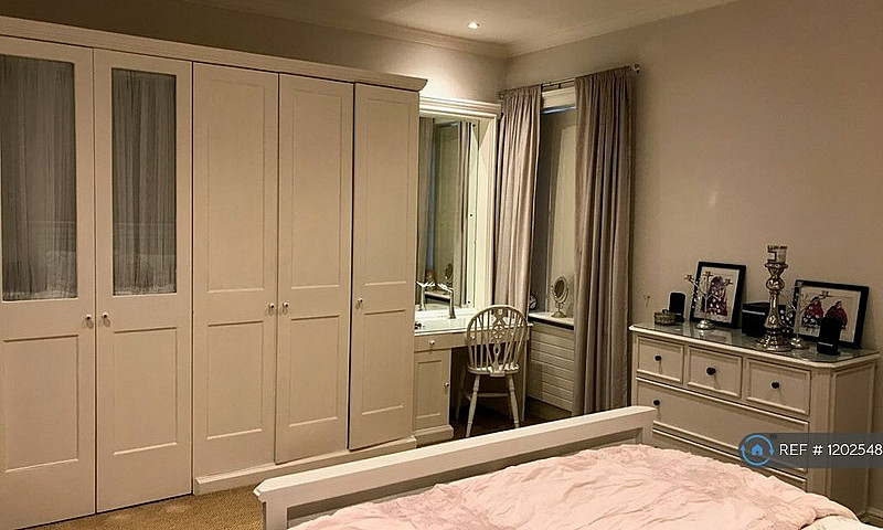 1 Bedroom In High St...