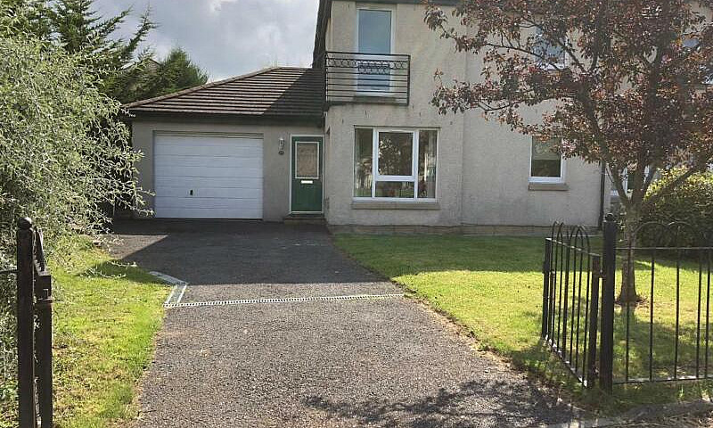 Large 4/5 Bedroom Ho...