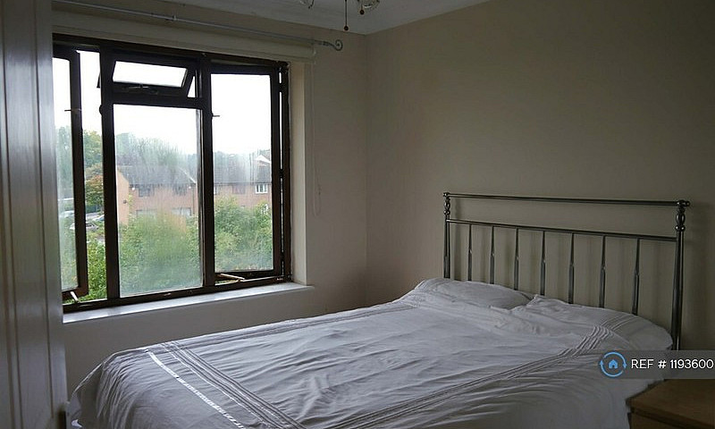1 Bedroom Flat In Ne...