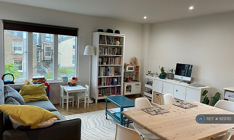 2 Bedroom Flat In Ch...