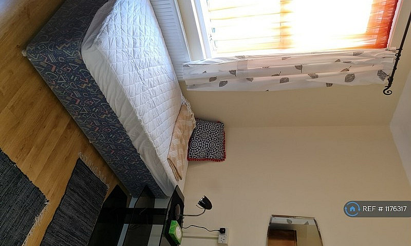 1 Bedroom In Forty L...