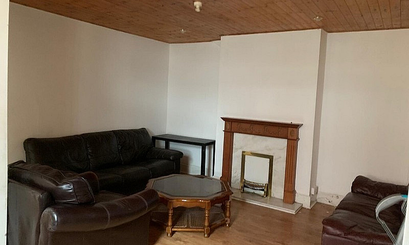 Stunning 4 Bed Prope...