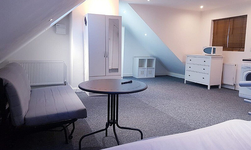 Studio Flat Includin...