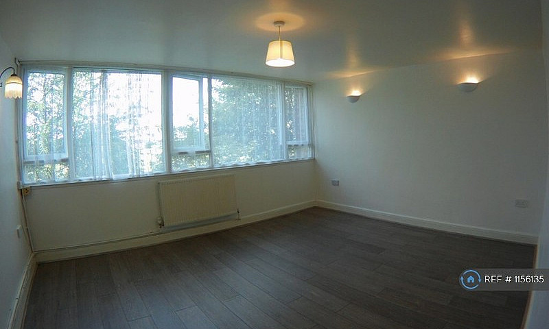 3 Bedroom Flat In Bo...