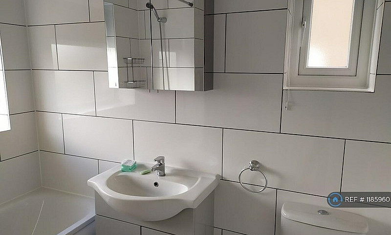 3 Bedroom House In W...