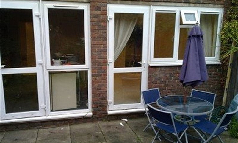 2 Bedroom Flat To Re...
