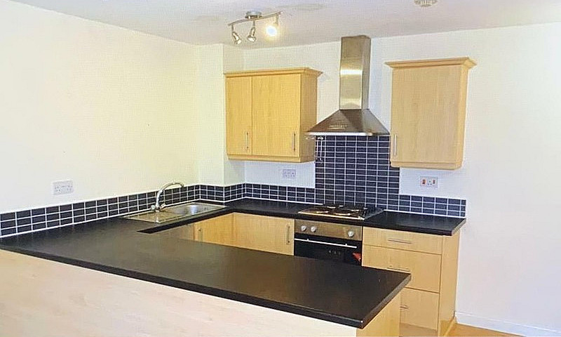 2 Bedroom Flat In Ka...