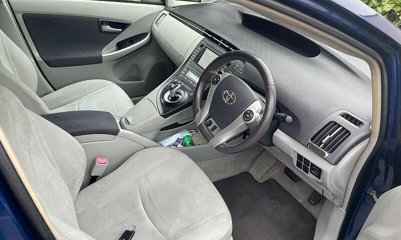 Toyota Prius T Spirt...