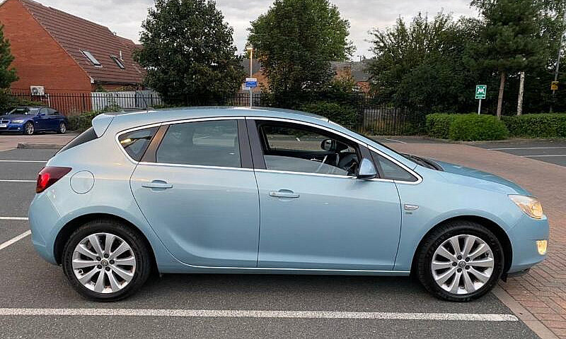2010 Vauxhall Astra ...