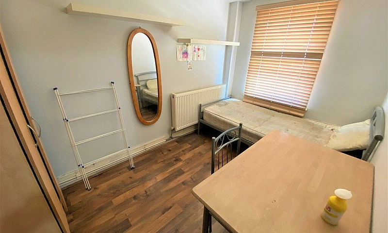 Good Condition 4 Bed...