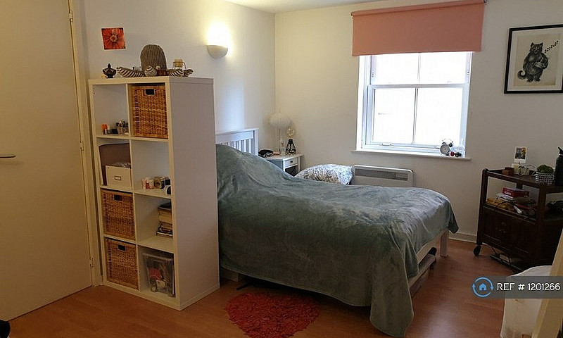 2 Bedroom Flat In Al...