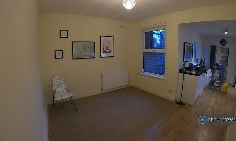 3 Bedroom House In T...