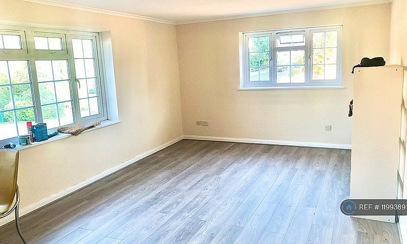 2 Bedroom Flat In Ge...