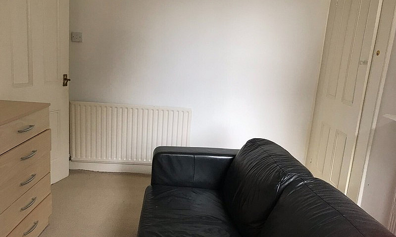 2 Bed Lovely Flat, S...