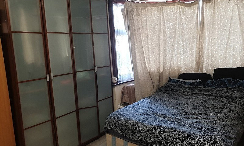 Large Studio Flat Fu...