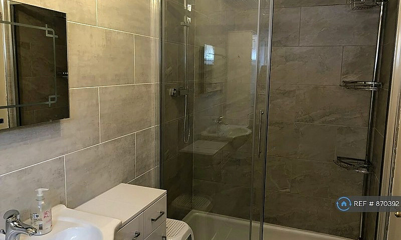 1 Bedroom Flat In De...