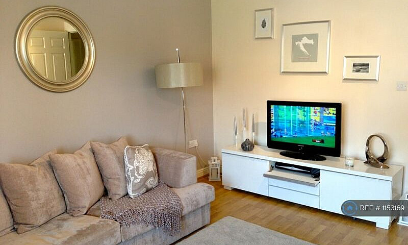 2 Bedroom Flat In Th...