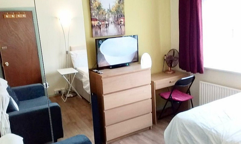 Rent Double Room Clo...