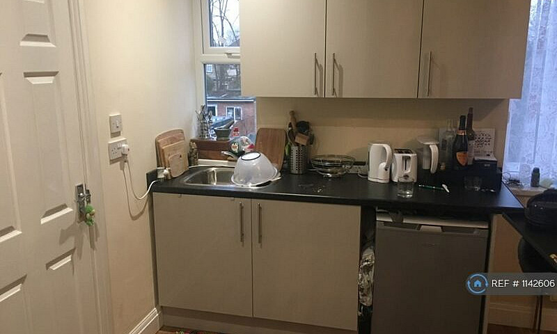 Studio Flat In Hanwo...