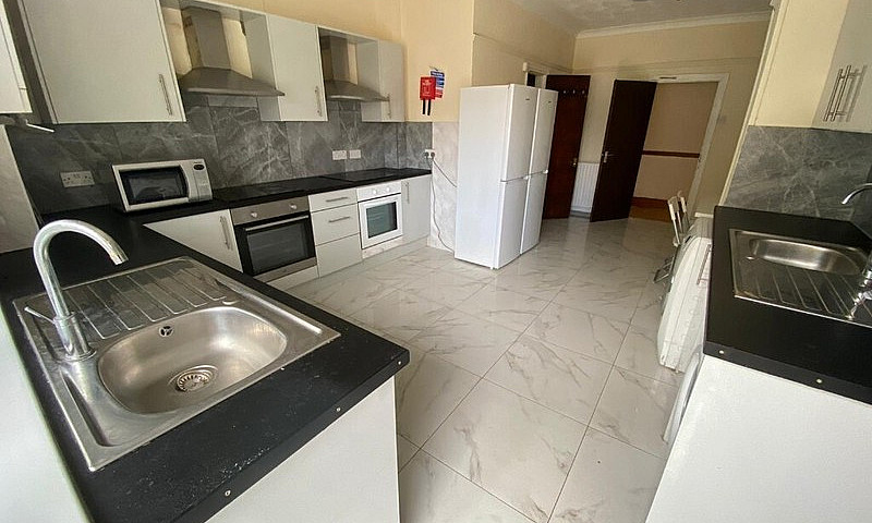 Newly Refurbished Fo...