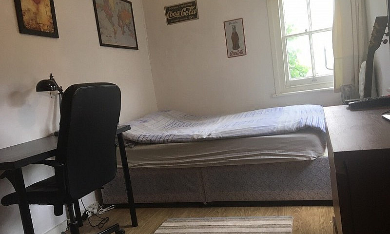 Lovely 2 Bed Flat- B...