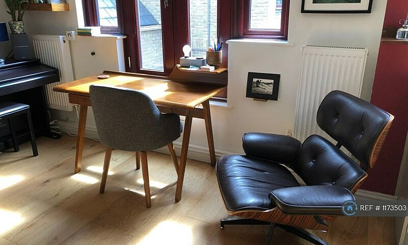 1 Bedroom Flat In Ha...