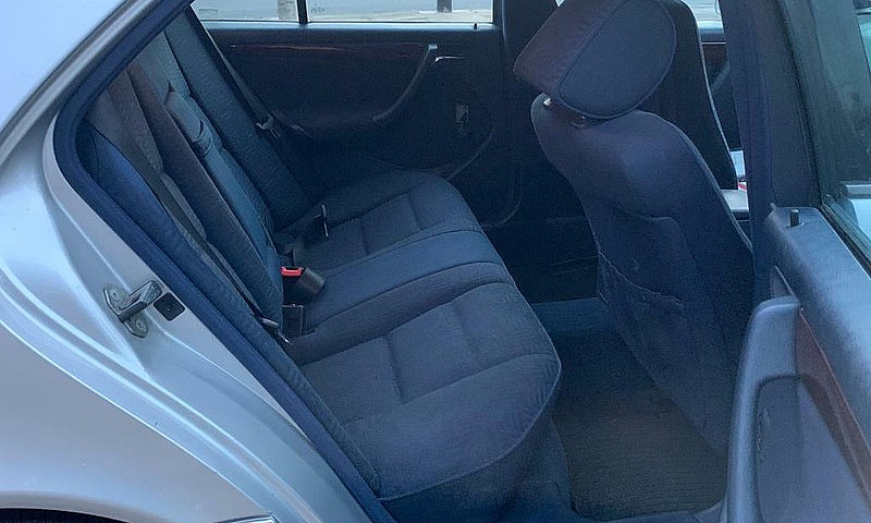 Mercedes-Benz C200 P...