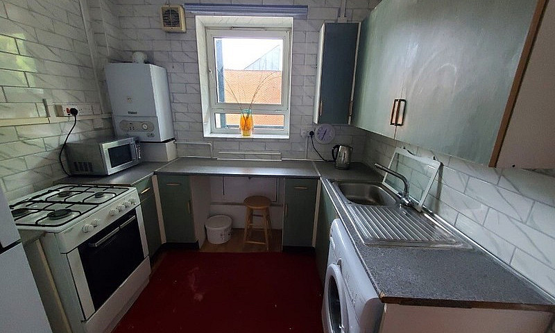 Spacious 4 Bed House...