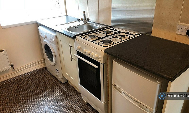 1 Bedroom Flat In Pe...