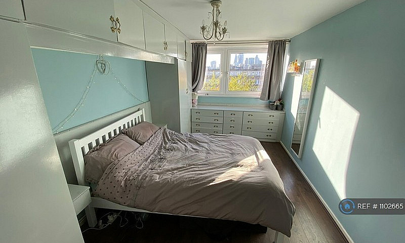 3 Bedroom Flat In Cl...