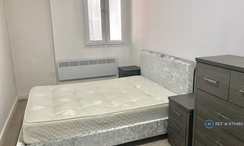 2 Bedroom Flat In Ho...