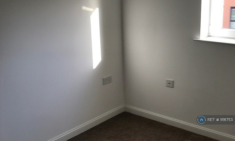 2 Bedroom Flat In Pa...