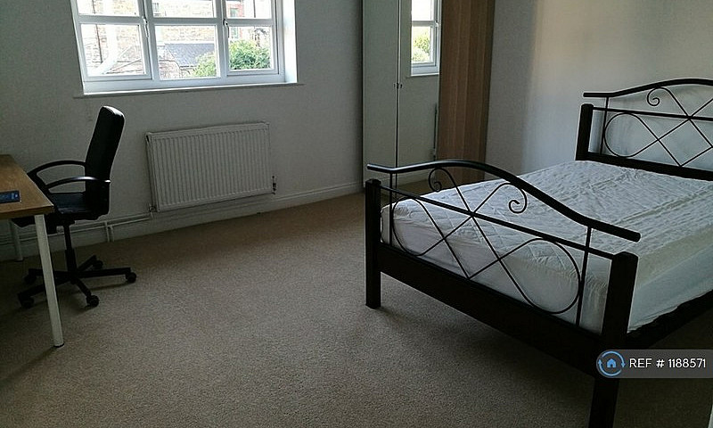 1 Bedroom In Peel Pl...