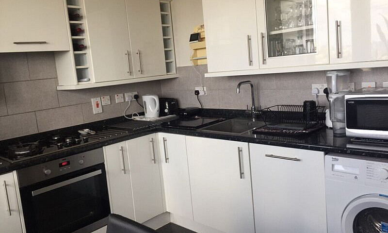 3 Bedroom Maisonette...