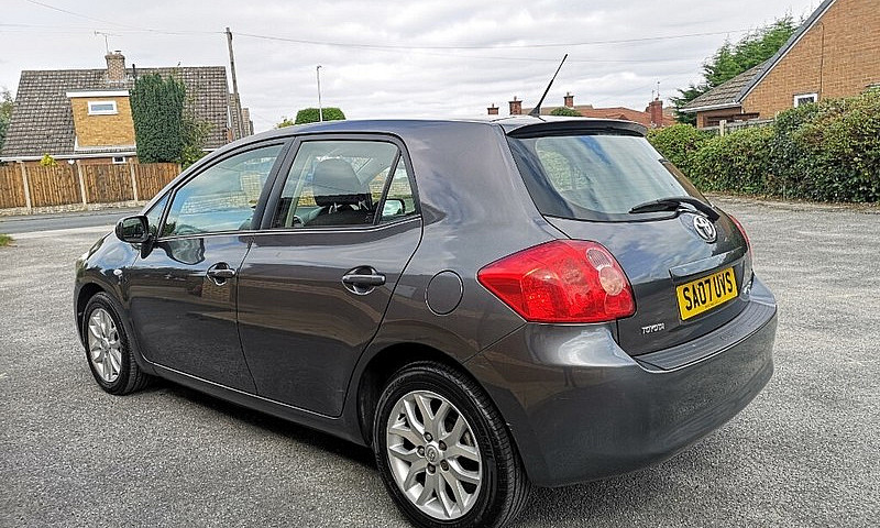 2007 Toyota Auris 1....