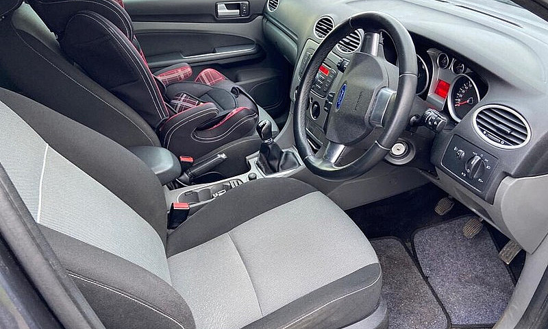 Ford Focus Zetec 1.8...