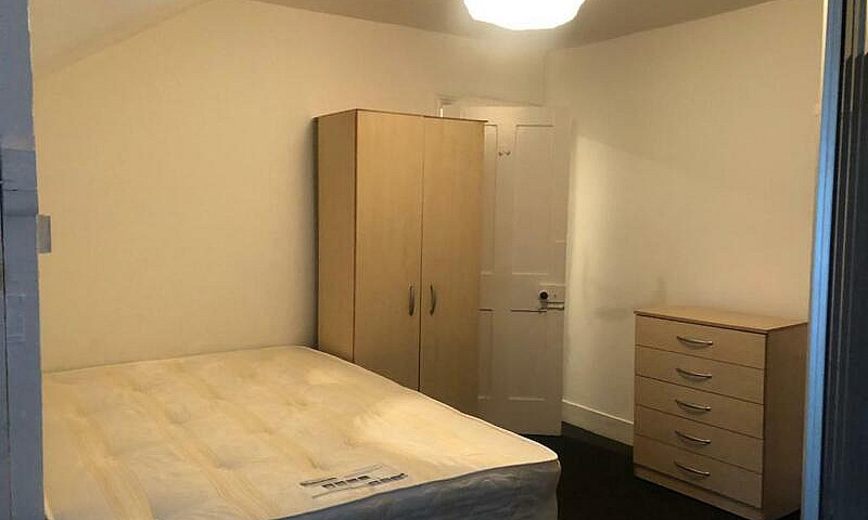 Large Studio Flat...