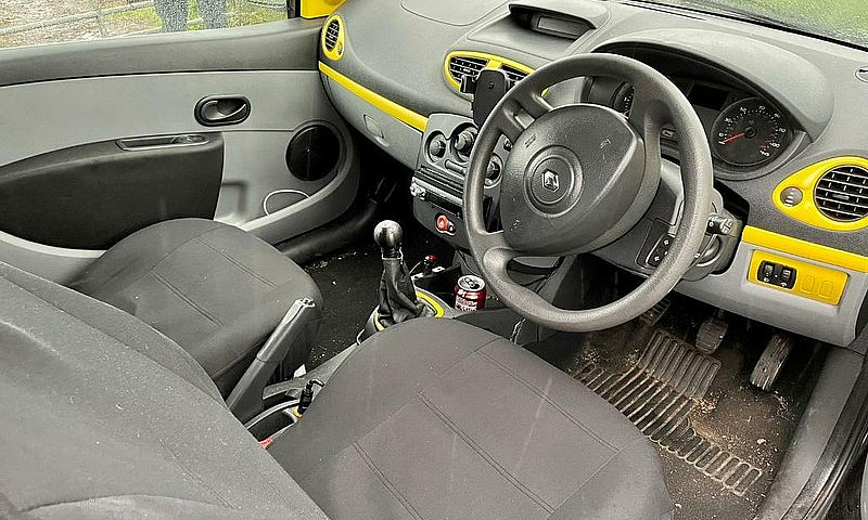 2005 Renault Clio 1....