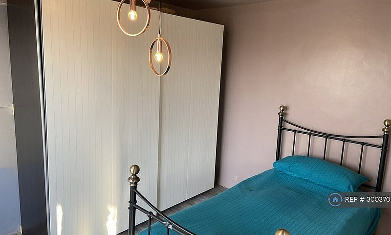 2 Bedroom House In S...