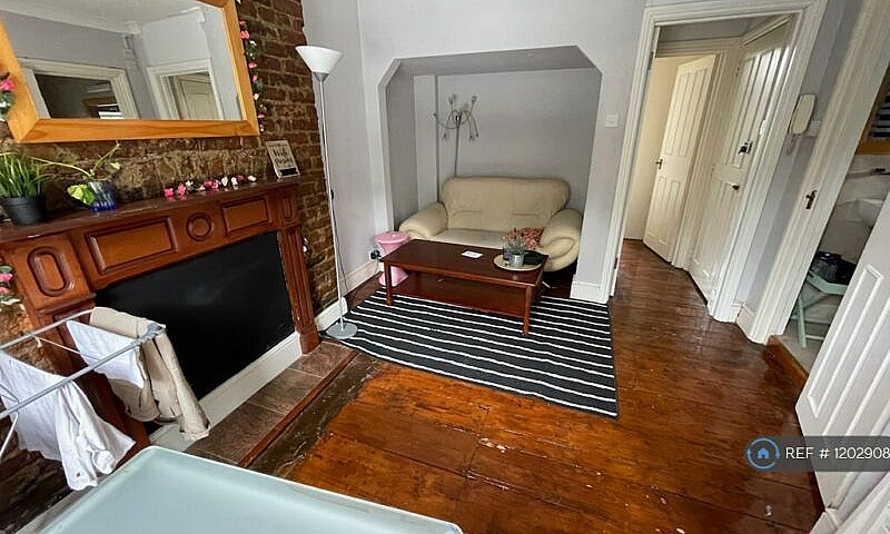 1 Bedroom Flat In Ca...