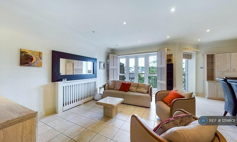 3 Bedroom Flat In Se...