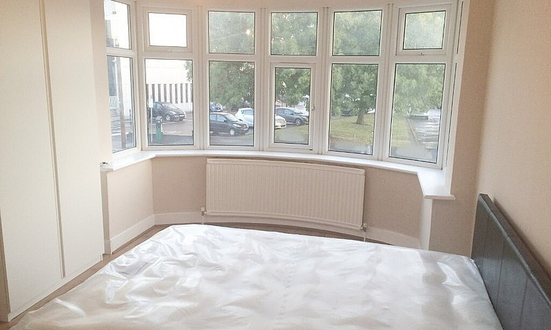 Modern 4 Bed House T...
